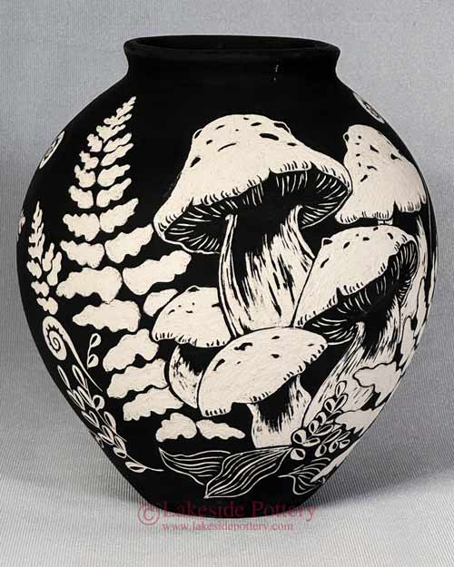 Sgraffito mushrooms vase