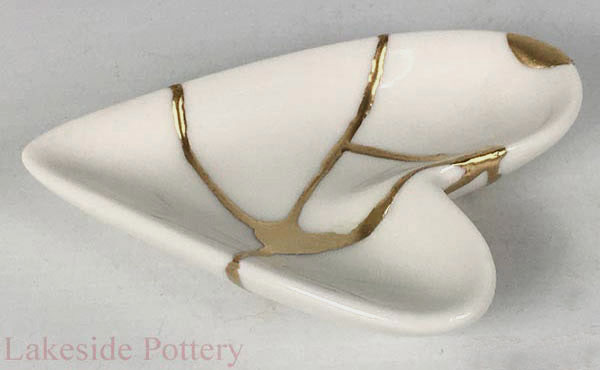 Kintsugi art using gold effect metal process