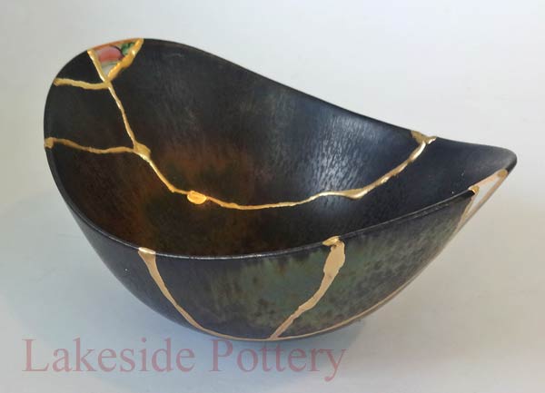 Kintsukuroi art - Yobitsugi style repair