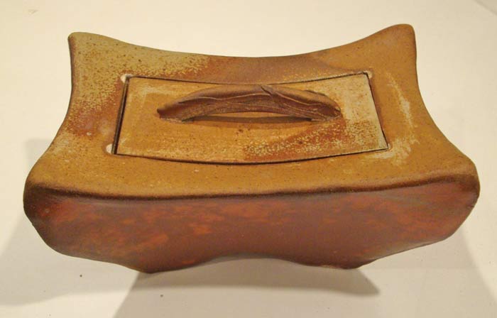 ceramic curved clay box with lid