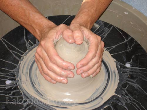 how to work on the pottery wheel