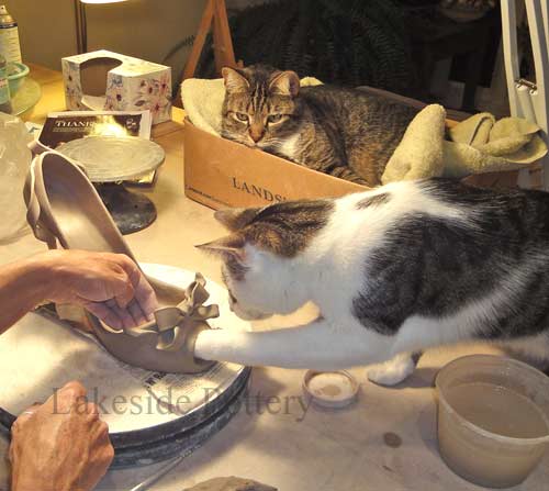 Ceramic wine holder - fancy shoe with cats