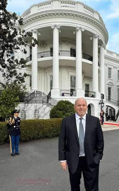White House reception - Morty Bachar Kintsugi art presented to Japan’s Prime Minister