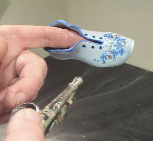 Restoring small porcelain figurines - shoe
